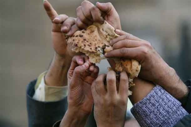 hands-grabbing-bread-egypt