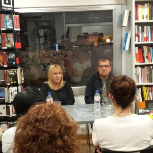 Susana Hernández i Rafael Vallbona durant l'acte de presentació. Foto: Adriana Pujol.